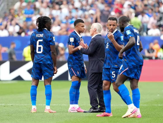 (260623) -- PHILADELPHIA, June 23, 2026 -- Kylian Mbappe (2nd L) of France talks with head coach Didier Deschamps (3rd L) at the first hydration break during the group I match between France and Iraq at the 2026 FIFA World Cup, WM, Weltmeisterschaft, Fussball at Philadelphia Stadium in Philadelphia, the United States, June 22, 2026. ) (SP)U.S.-PHILADELPHIA-FOOTBALL-FIFA WORLD CUP-GROUP I-FRA VS IRQ LuixSiuxWai 