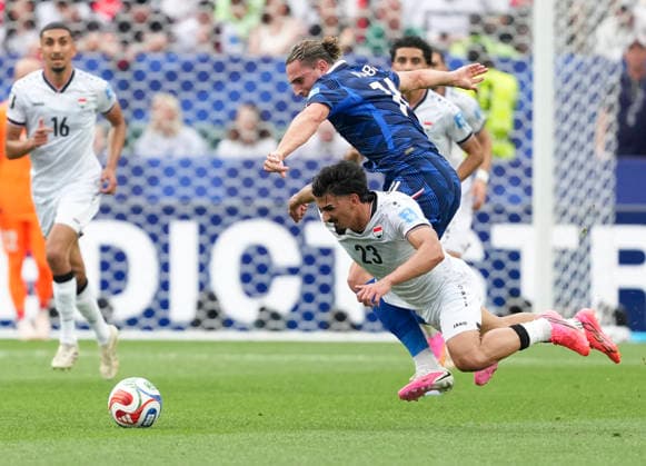 (260623) -- PHILADELPHIA, June 23, 2026 -- Adrien Rabiot (front top) of France vies with Merchas Doski (front bottom) of Iraq during the group I match between France and Iraq at the 2026 FIFA World Cup, WM, Weltmeisterschaft, Fussball at Philadelphia Stadium in Philadelphia, the United States, June 22, 2026. ) (SP)U.S.-PHILADELPHIA-FOOTBALL-FIFA WORLD CUP-GROUP I-FRA VS IRQ LuixSiuxWai 