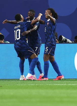 (260623) -- PHILADELPHIA, June 23, 2026 -- Ousmane Dembele (C) of France celebrates scoring with his teammate Kylian Mbappe (L) during the group I match between France and Iraq at the 2026 FIFA World Cup, WM, Weltmeisterschaft, Fussball at Philadelphia Stadium in Philadelphia, the United States, June 22, 2026. ) (SP)U.S.-PHILADELPHIA-FOOTBALL-FIFA WORLD CUP-GROUP I-FRA VS IRQ HuxXingyu 