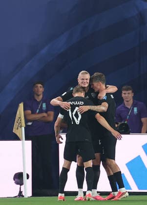 (260623) -- NEW YORK, June 23, 2026 -- Erling Haaland (C) of Norway celebrate scoring with his teammates during the group I match between Norway and Senegal at the 2026 FIFA World Cup, WM, Weltmeisterschaft, Fussball at New York New Jersey Stadium, the United States, June 22, 2026. ) (SP)U.S.-NEW YORK-FOOTBALL-FIFA WORLD CUP-GROUP I-NOR VS SEN CaoxCan 