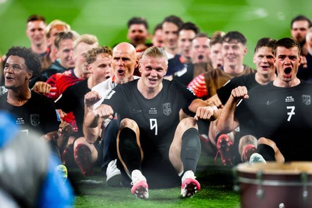 RECORD DATE NOT STATED FIFA World Cup, WM, Weltmeisterschaft, Fussball 2026 - Group I - Norway v Senegal The Norwegian players celebrated their 3 2 win over Senegal with the famous Viking clap together with their fans after the match in the second round of Group I of the 2026 FIFA World Cup group stage at New York New Jersey Stadium, in East Rutherford, United States, on Monday, June 22, 2026.(Foto: William Volcov Brazil Photo Press IMAGO) Sports East Rutherford NJ United States of America Copyright: xWILLIAMxVOLCOVx
