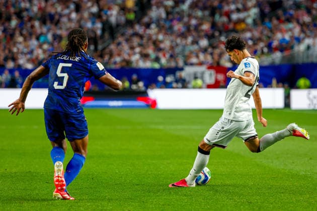 June 22, 2026, Philadelphia, Pennsylvania, USA: MARKO FARJI of Iraq crosses the ball during the 2026 FIFA World Cup, WM, Weltmeisterschaft, Fussball Group I match at Philadelphia Stadium in Philadelphia, PA on June 22, 2026. Philadelphia USA - ZUMAm283 20260622_zsp_m283_061 Copyright: xBillyxMyersx