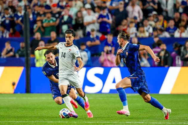 June 22, 2026, Philadelphia, Pennsylvania, USA: ZIDANE IQBAL of Iraq dribbles out of pressure during the 2026 FIFA World Cup, WM, Weltmeisterschaft, Fussball Group I match at Philadelphia Stadium in Philadelphia, PA on June 22, 2026. Philadelphia USA - ZUMAm283 20260622_zsp_m283_073 Copyright: xBillyxMyersx