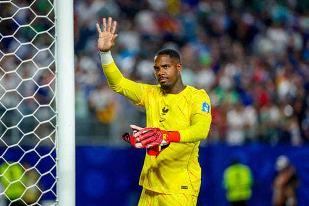 June 22, 2026, Philadelphia, Pennsylvania, USA: MIKE MAIGNAN of France thanks the French fans during the 2026 FIFA World Cup, WM, Weltmeisterschaft, Fussball Group I match at Philadelphia Stadium in Philadelphia, PA on June 22, 2026. Philadelphia USA - ZUMAm283 20260622_zsp_m283_077 Copyright: xBillyxMyersx