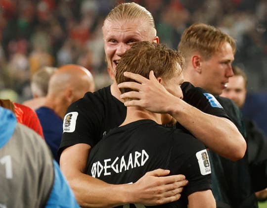 Norway s Erling Haaland (9) celebrates with Martin Odegaard after Norway defeated Senegal 3-2 in a FIFA World Cup, WM, Weltmeisterschaft, Fussball match at New York New Jersey Stadium in East Rutherford, New Jersey, on Monday, June 22, 2026.  NYP20260622985 JOHNxANGELILLO