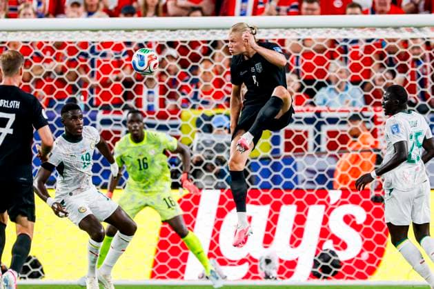 Erling Haaland of Norway passes the ball Norway v Senegal, Group I - FIFA World Cup, WM, Weltmeisterschaft, Fussball 2026, Norway v Senegal, New York New Jersey Stadium, June 22, 2026, East Rutherford, United States.
