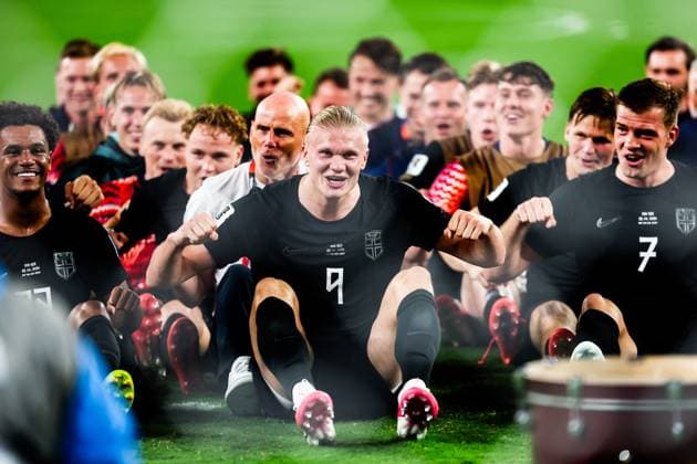 RECORD DATE NOT STATED FIFA World Cup, WM, Weltmeisterschaft, Fussball 2026 - Group I - Norway v Senegal The Norwegian players celebrated their 3 2 win over Senegal with the famous Viking clap together with their fans after the match in the second round of Group I of the 2026 FIFA World Cup group stage at New York New Jersey Stadium, in East Rutherford, United States, on Monday, June 22, 2026.(Foto: William Volcov Brazil Photo Press IMAGO) Sports East Rutherford NJ United States of America Copyright: xWILLIAMxVOLCOVx