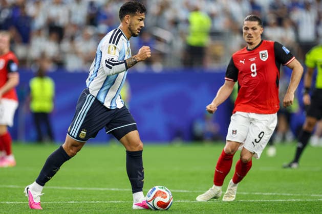 Argentina s Leandro Paredes in action during the FIFA World Cup, WM, Weltmeisterschaft, Fussball 2026 Group J match between Argentina and Austria at Dallas Stadium on June 22, 2026 in Dallas, United States. (Photo by Torbjorn Tande DeFodi Images) - *** Argentinas Leandro Paredes in action during the 2026 FIFA World Cup Group J match between Argentina and Austria at Dallas Stadium on June 22, 2026, in Dallas, United States. Photo by Torbjorn Tande, DeFodi Images,detected_source_language