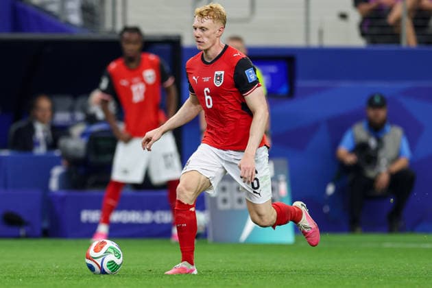 Austria s Nicolas Seiwald running forward with the ball during the FIFA World Cup, WM, Weltmeisterschaft, Fussball 2026 Group J match between Argentina and Austria at Dallas Stadium on June 22, 2026 in Dallas, United States. (Photo by Torbjorn Tande DeFodi Images) - *** Austrias Nicolas Seiwald running forward with the ball during the 2026 FIFA World Cup Group J match between Argentina and Austria at Dallas Stadium on June 22, 2026, in Dallas, United States. Photo by Torbjorn Tande, DeFodi Images,detected_source_language