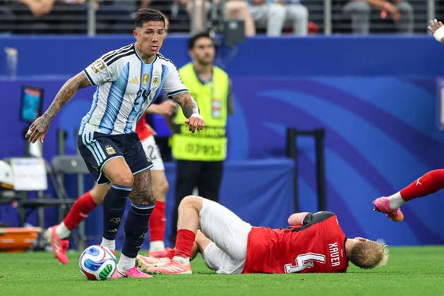Argentina s Enzo Fernandez in action during the FIFA World Cup, WM, Weltmeisterschaft, Fussball 2026 Group J match between Argentina and Austria at Dallas Stadium on June 22, 2026 in Dallas, United States. (Photo by Torbjorn Tande DeFodi Images) - *** Argentinas Enzo Fernández in action during the 2026 FIFA World Cup Group J match between Argentina and Austria at Dallas Stadium on June 22, 2026, in Dallas, United States. Photo by Torbjorn Tande, DeFodi Images,detected_source_language