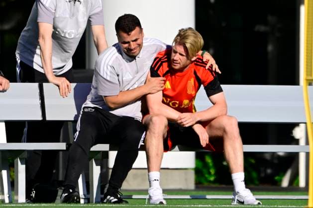 Belgian national football team - FIFA World Cup, WM, Weltmeisterschaft, Fussball 2026 - media activities 22 06 2026 RENTON, UNITED STATES OF AMERICA - JUNE 22 : Mannaert Vincent sports director of Royal Belgian Football Federation and De Bruyne Kevin forward of Belgium pictured during a training session of the Belgian national football team during the FIFA World Cup 2026 on June 22, 2026 in Renton, United States of America, 22 06 2026 Renton United States of America  Copyright: xJanxDexMeuleneirx