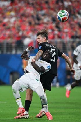 David Moller Wolfe of Norway (L) and Idrissa Gueye of Senegal (R) fight for possession during a FIFA Men’s World Cup 2026 Group Stage football match between Norway and Senegal at New York New Jersey Stadium, in Philadelphia on June 22th 2026 (Photo by Andre Ricardo SPP)  Copyright: xAndrexRicardo SPPx Sportspressphoto_SPR173953
