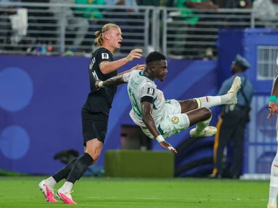 June 22, 2026, East Rutherford, New Jersey, USA: Norway forward ERLING HAALAND (9) looks for the ball while Senegal defender MOUSSA NIAKHATE (19) makes a driving kick during the 2026 FIFA World Cup, WM, Weltmeisterschaft, Fussball match between Norway and Senegal at MetLife Stadium in East Rutherford, NJ East Rutherford USA - ZUMAr225 20260622_zsp_r225_023 Copyright: xScottxRausenbergerx