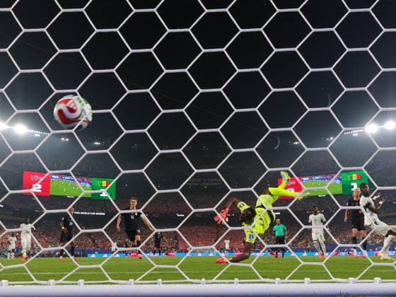 June 22, 2026, East Rutherford, New Jersey, USA: Senegal goalkeeper EDOUARD MENDY (16) watches the shot of Norway forward ERLING HAALAND (9) go into the back of the net during the 2026 FIFA World Cup, WM, Weltmeisterschaft, Fussball match between Norway and Senegal at MetLife Stadium in East Rutherford, NJ East Rutherford USA - ZUMAr225 20260622_zsp_r225_025 Copyright: xScottxRausenbergerx