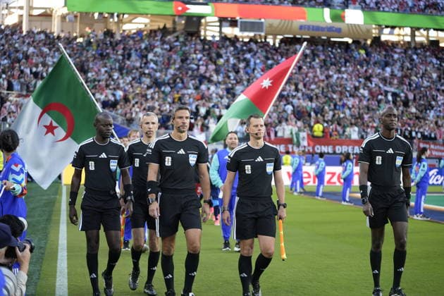 Jordan v Algeria - FIFA World Cup, WM, Weltmeisterschaft, Fussball 2026 - Group J SANTA CLARA, UNITED STATES - JUNE 22: Referees take the pitch prior the 2026 FIFA World Cup First Stage Group J match between Jordan and Algeria at Levi s Stadium (San Francisco Bay Area Stadium) in Santa Clara, California, United States on June 22, 2026. Tayfun Coskun Anadolu California United States. Editorial use only. Please get in touch for any other usage.  Copyright: x2026xAnadoluxTayfunxCoskunx