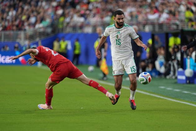 Jordan v Algeria - FIFA World Cup, WM, Weltmeisterschaft, Fussball 2026 - Group J SANTA CLARA, UNITED STATES - JUNE 22: Ehsan Haddad (23) of Jordan in action against Rayan Ait-Nouri of Algeria during the 2026 FIFA World Cup First Stage Group J match between Jordan and Algeria at Levi s Stadium (San Francisco Bay Area Stadium) in Santa Clara, California, United States on June 22, 2026. Tayfun Coskun Anadolu California United States. Editorial use only. Please get in touch for any other usage.  Copyright: x2026xAnadoluxTayfunxCoskunx