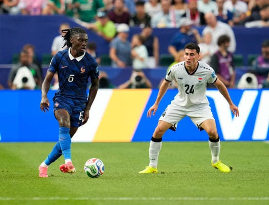 Manu Kone (Frankreich, 6) und Zaid Ismail (Irak, 24) USA, FIFA Weltmeisterschaft, Frankreich vs Irak, Philadelphia, 22.06.2026 USA, FIFA Weltmeisterschaft, Frankreich vs Irak, Philadelphia, 22.06.2026 Philadelphia *** Manu Kone, France, 6, and Zaid Ismail, Iraq, 24, USA, FIFA World Cup, France vs. Iraq, Philadelphia, June 22, 2026, USA, FIFA World Cup, France vs. Iraq, Philadelphia, June 22, 2026, Philadelphia,detected_source_language Copyright: xEibner-Pressefoto ScottxColemanx EP_SCN