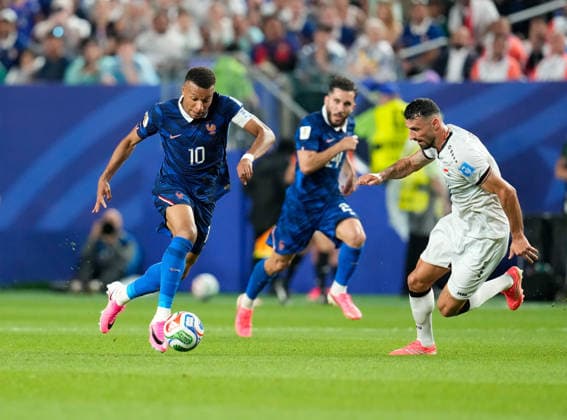 Kylian Mbappe (Frankreich, 10) am Ball. USA, FIFA Weltmeisterschaft, Frankreich vs Irak, Philadelphia, 22.06.2026 USA, FIFA Weltmeisterschaft, Frankreich vs Irak, Philadelphia, 22.06.2026 Philadelphia *** Kylian Mbappé, France; 10 on the ball, USA; FIFA World Cup; France vs. Iraq; Philadelphia; June 22, 2026; USA; FIFA World Cup; France vs. Iraq; Philadelphia; June 22, 2026; Philadelphia,detected_source_language Copyright: xEibner-Pressefoto ScottxColemanx EP_SCN