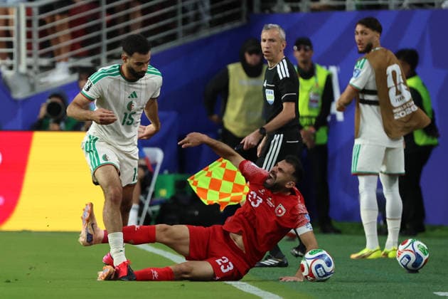 Ehsan Haddad (below) of Jordan vies for the ball with Rayan Ait-Nouri of Algeria during the FIFA World Cup, WM, Weltmeisterschaft, Fussball 2026 group stage match Jordan against Algeria at the Levi s stadium in Santa Clara, United States, 22 June 2026. FIFA World Cup 2026 - Group J - Jordan vs Algeria !ACHTUNG: NUR REDAKTIONELLE NUTZUNG!  Copyright: xMIGUELxGUTIÉRREZx AME3569 20260623-55020679343_1
