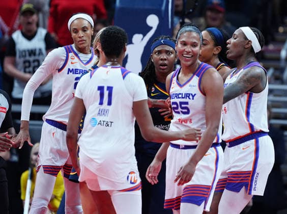 INDIANAPOLIS, IN - JUNE 22: Phoenix Mercury forward Alyssa Thomas (25) smiles as Indiana Fever forward Myisha Hines-Allen (2) reacts in disbelief to a play on June 22, 2026, at Gainbridge Fieldhouse in Indianapolis, Indiana. (Photo by Brian Spurlock Icon Sportswire) WNBA, Basketball Damen, USA JUN 22 Phoenix Mercury at Indiana Fever EDITORIAL USE ONLY Icon26062252