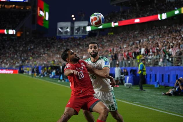 Jordan v Algeria - FIFA World Cup, WM, Weltmeisterschaft, Fussball 2026 - Group J SANTA CLARA, UNITED STATES - JUNE 22: Ehsan Haddad (23) of Jordan in action against Rayan Ait-Nouri of Algeria during the 2026 FIFA World Cup First Stage Group J match between Jordan and Algeria at Levi s Stadium (San Francisco Bay Area Stadium) in Santa Clara, California, United States on June 22, 2026. Tayfun Coskun Anadolu California United States. Editorial use only. Please get in touch for any other usage.  Copyright: x2026xAnadoluxTayfunxCoskunx