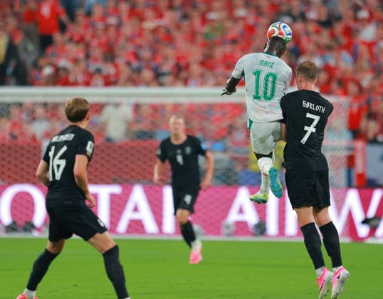 June 22, 2026, East Rutherford, New Jersey, USA: Senegal forward Sadio Mane (10) heads the ball during the June 22nd FIFA World Cup, WM, Weltmeisterschaft, Fussball 2026 matchup between Norway and Senegal at MetLife Stadium in East Rutherford, New Jersey. East Rutherford USA - ZUMAs325 20260622_zsp_s325_030 Copyright: xJessxStilesx