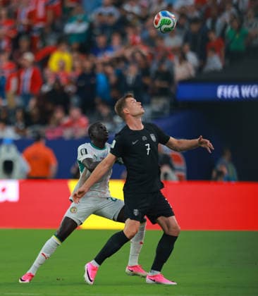 June 22, 2026, East Rutherford, New Jersey, USA: Norway forward Alexander Sorloth (7) watches the ball during the June 22nd FIFA World Cup, WM, Weltmeisterschaft, Fussball 2026 matchup between Norway and Senegal at MetLife Stadium in East Rutherford, New Jersey. East Rutherford USA - ZUMAs325 20260622_zsp_s325_035 Copyright: xJessxStilesx