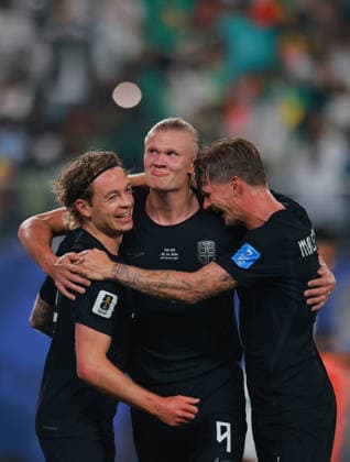 June 22, 2026, East Rutherford, New Jersey, USA: Norway midfielder Patrick Berg (6), Norway forward Erling Haaland (9) and Norway defender David Moller Wolfe (5) celebrate a goal during the June 22nd FIFA World Cup, WM, Weltmeisterschaft, Fussball 2026 matchup between Norway and Senegal at MetLife Stadium in East Rutherford, New Jersey. FIFA World Cup 2026: Norway 3:2 Senegal  - ZUMAs325 20260622_zsp_s325_081 Copyright: xJessxStilesx
