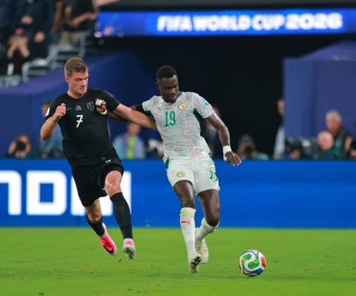 June 22, 2026, East Rutherford, New Jersey, USA: Norway forward Alexander Sorloth (7) and Senegal defender Moussa Niakhate (19) battle for the ball during the June 22nd FIFA World Cup, WM, Weltmeisterschaft, Fussball 2026 matchup between Norway and Senegal at MetLife Stadium in East Rutherford, New Jersey. East Rutherford USA - ZUMAs325 20260622_zsp_s325_049 Copyright: xJessxStilesx