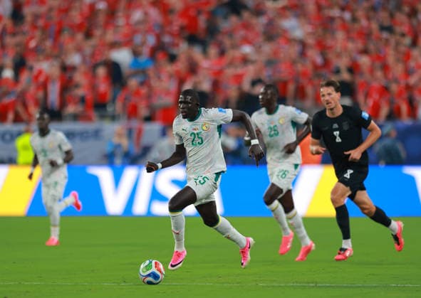 June 22, 2026, East Rutherford, New Jersey, USA: Senegal defender El Hadji Malick Diouf (25) controls the ball during the June 22nd FIFA World Cup, WM, Weltmeisterschaft, Fussball 2026 matchup between Norway and Senegal at MetLife Stadium in East Rutherford, New Jersey. East Rutherford USA - ZUMAs325 20260622_zsp_s325_050 Copyright: xJessxStilesx