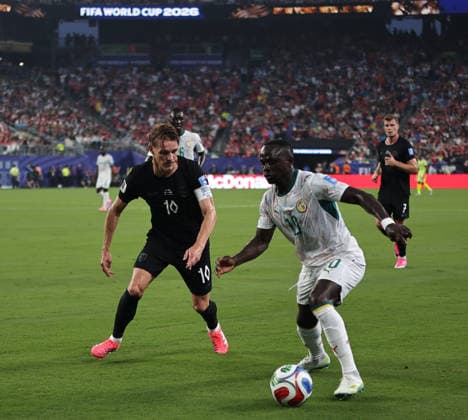 June 22, 2026, East Rutherford, New Jersey, USA: Norway midfielder Martin Odegaard (10) and Senegal forward Sadio Mane (10) battle for the ball during the June 22nd FIFA World Cup, WM, Weltmeisterschaft, Fussball 2026 matchup between Norway and Senegal at MetLife Stadium in East Rutherford, New Jersey. East Rutherford USA - ZUMAs325 20260622_zsp_s325_053 Copyright: xJessxStilesx