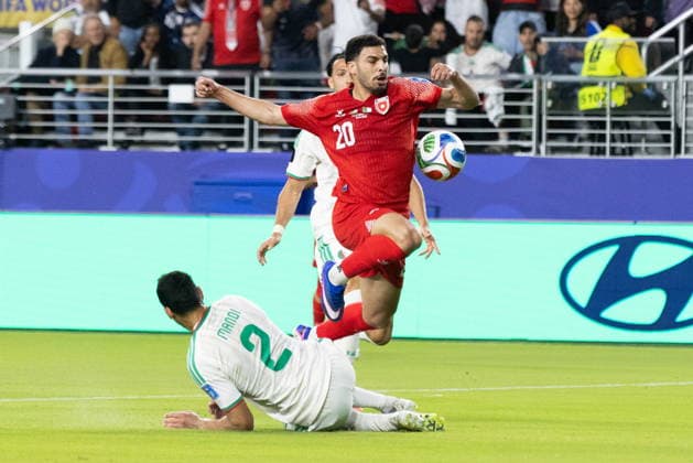 FIFA World Cup, WM, Weltmeisterschaft, Fussball 2026 - Group J - Jordan vs Algeria Jordan forward Mohannad Abu Taha (C) in action during the 2026 FIFA World Cup group stage match between Jordan and Algeria at San Francisco Bay Area Stadium in Santa Clara, USA, 22 June 2026. Santa Clara United States  Copyright: xBENJAMINxFANJOYx