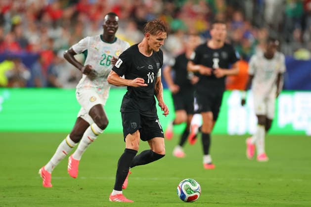 EAST RUTHERFORD, NJ - JUNE 22: Martin Odegaard 10 of Norway controls the ball during the first half of the FIFA World Cup, WM, Weltmeisterschaft, Fussball 2026 Group I Match between Norway and Senegal on June 22, 2026 at New York New Jersey Stadium in East Rutherford, New Jersey. (Photo by Rich Graessle Icon Sportswire) SOCCER: JUN 22 FIFA World Cup 26 Group I - Norway vs Senegal EDITORIAL USE ONLY Icon26062227510