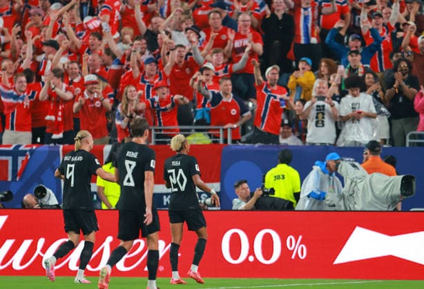 June 22, 2026, East Rutherford, New Jersey, USA: Norway forward Erling Haaland (9), Norway midfielder Sander Berge (8) and Norway midfielder Antonio Nusa (20) celebrate a goal during the June 22nd FIFA World Cup, WM, Weltmeisterschaft, Fussball 2026 matchup between Norway and Senegal at MetLife Stadium in East Rutherford, New Jersey. East Rutherford USA - ZUMAs325 20260622_zsp_s325_068 Copyright: xJessxStilesx