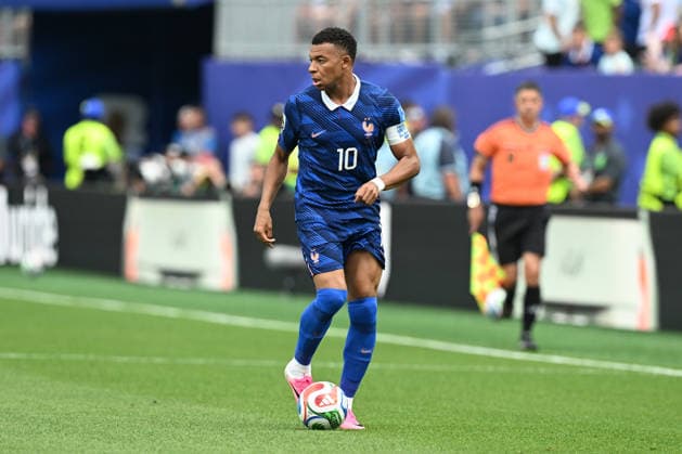 PHILADELPHIA, PA - JUNE 22: Kylian Mbappe 10 of France dribbles the ball during the FIFA World Cup, WM, Weltmeisterschaft, Fussball 2026 Group I match between France and Iraq on June 22nd, 2026 at Philadelphia Stadium in Philadelphia, PA.(Photo by Terence Lewis Icon Sportswire) SOCCER: JUN 22 FIFA World Cup 26 Group I - France vs Iraq EDITORIAL USE ONLY Icon260622050