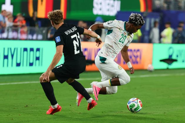Ibrahim Mbaye of Senegal beats Andreas Schjelderup of Norway during the FIFA World Cup, WM, Weltmeisterschaft, Fussball 2026 match between Norway and Senegal at Metlife Stadium, New Jersey, USA on 23 June 2026. Copyright: xPeterxDovganx 45100065