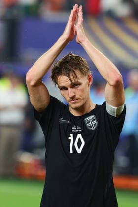 Martin Odegaard of Norway thanks the fans after defeating Senegal 3-2 during the FIFA World Cup, WM, Weltmeisterschaft, Fussball 2026 match between Norway and Senegal at Metlife Stadiem, New Jersey, USA on 23 June 2026. Copyright: xPeterxDovganx 45100079