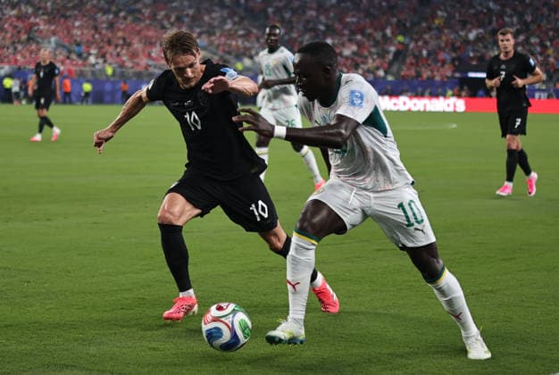 June 22, 2026, East Rutherford, New Jersey, USA: Norway midfielder Martin Odegaard (10) and Senegal forward Sadio Mane (10) battle for the ball during the June 22nd FIFA World Cup, WM, Weltmeisterschaft, Fussball 2026 matchup between Norway and Senegal at MetLife Stadium in East Rutherford, New Jersey. East Rutherford USA - ZUMAs325 20260622_zsp_s325_088 Copyright: xJessxStilesx