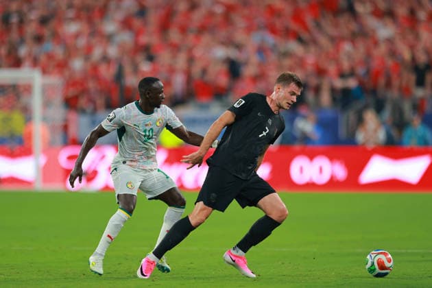 June 22, 2026, East Rutherford, New Jersey, USA: Senegal forward Sadio Mane (10) and Norway forward Alexander Sorloth (7) battle for the ball during the June 22nd FIFA World Cup, WM, Weltmeisterschaft, Fussball 2026 matchup between Norway and Senegal at MetLife Stadium in East Rutherford, New Jersey. East Rutherford USA - ZUMAs325 20260622_zsp_s325_104 Copyright: xJessxStilesx
