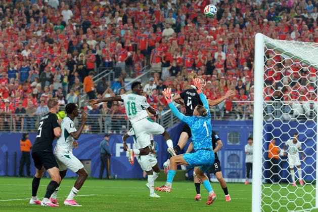 IPA85959439 - Ismaila Sarr of Senegal and Orjan Nyland of Norway during the Norway vs. Senegal FIFA World Cup, WM, Weltmeisterschaft, Fussball match in New York, USA, on June 22, 2026  Copyright: xEmmanuelexMastrodonato IPAxSportx xx 85959439
