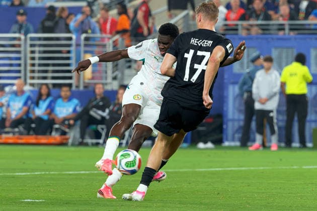 IPA85959432 - Ismaila Sarr of Senegal and Torbjorn Heggem of Norway during the Norway vs. Senegal FIFA World Cup, WM, Weltmeisterschaft, Fussball match in New York, USA, on June 22, 2026  Copyright: xEmmanuelexMastrodonato IPAxSportx xx 85959432