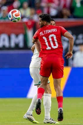 SANTA CLARA, CA - JUNE 22: Musa Al-Tamari 10 of Jordan heads the ball toward goal during the FIFA World Cup, WM, Weltmeisterschaft, Fussball Group J match between Jordan and Algeria on June 22, 2026 at San Francisco Bay Area Stadium in Santa Clara, CA. (Photo by Bob Kupbens Icon Sportswire) SOCCER: JUN 22 FIFA World Cup 26 Group J - Jordan vs Algeria EDITORIAL USE ONLY Icon260622017