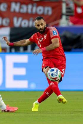SANTA CLARA, CA - JUNE 22: Yazan Al-Arab 5 of Jordan passes the ball during the FIFA World Cup, WM, Weltmeisterschaft, Fussball Group J match between Jordan and Algeria on June 22, 2026 at San Francisco Bay Area Stadium in Santa Clara, CA. (Photo by Bob Kupbens Icon Sportswire) SOCCER: JUN 22 FIFA World Cup 26 Group J - Jordan vs Algeria EDITORIAL USE ONLY Icon260622019