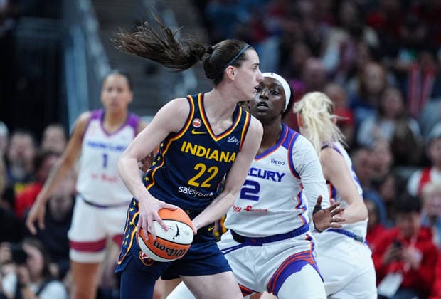 INDIANAPOLIS, IN - JUNE 22: Indiana Fever guard Caitlin Clark (22) is guarded by Phoenix Mercury forward Kahleah Cooper (2) on June 22, 2026, at Gainbridge Fieldhouse in Indianapolis, Indiana. (Photo by Brian Spurlock Icon Sportswire) WNBA, Basketball Damen, USA JUN 22 Phoenix Mercury at Indiana Fever EDITORIAL USE ONLY Icon26062255