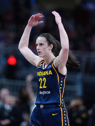 INDIANAPOLIS, IN - JUNE 22: Indiana Fever guard Caitlin Clark (22) during a game against the Phoenix Mercury on June 22, 2026, at Gainbridge Fieldhouse in Indianapolis, Indiana. (Photo by Brian Spurlock Icon Sportswire) WNBA, Basketball Damen, USA JUN 22 Phoenix Mercury at Indiana Fever EDITORIAL USE ONLY Icon26062269