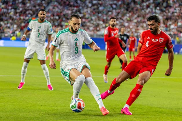 SANTA CLARA, CA - JUNE 22: Amine Gouiri 9 of Algeria controls the ball against Husam Abu Dahab 4 of Jordan during the FIFA World Cup, WM, Weltmeisterschaft, Fussball 2026 Group J match between Jordan and Algeria on June 22, 2026 at San Francisco Bay Area Stadium in Santa Clara, CA. (Photo by Matthew Huang Icon Sportswire) SOCCER: JUN 22 FIFA World Cup 26 Group J - Jordan vs Algeria EDITORIAL USE ONLY Icon260622004
