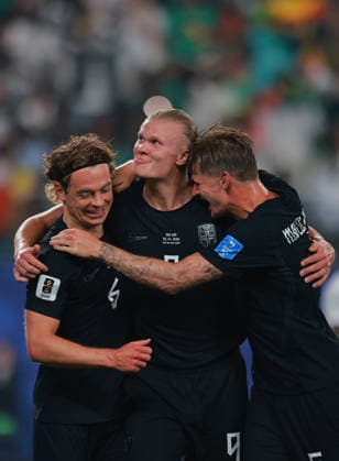 June 22, 2026, East Rutherford, New Jersey, USA: Norway midfielder Patrick Berg (6), Norway forward Erling Haaland (9) and Norway defender David Moller Wolfe (5) celebrate a goal during the June 22nd FIFA World Cup, WM, Weltmeisterschaft, Fussball 2026 matchup between Norway and Senegal at MetLife Stadium in East Rutherford, New Jersey. East Rutherford USA - ZUMAs325 20260622_zsp_s325_129 Copyright: xJessxStilesx