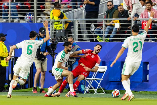 SANTA CLARA, CA - JUNE 22: Rayan Ait-Nouri 15 of Algeria makes contact with Ihsan Haddad 23 of Jordan during the FIFA World Cup, WM, Weltmeisterschaft, Fussball 2026 Group J match between Jordan and Algeria on June 22, 2026 at San Francisco Bay Area Stadium in Santa Clara, CA. (Photo by Matthew Huang Icon Sportswire) SOCCER: JUN 22 FIFA World Cup 26 Group J - Jordan vs Algeria EDITORIAL USE ONLY Icon260622011