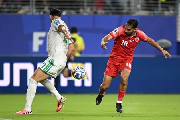 Jordan v Algeria - FIFA World Cup, WM, Weltmeisterschaft, Fussball 2026 - Group J SANTA CLARA, UNITED STATES - JUNE 22: Musa al-Taamari (10) of Jordan in action against Ramy Bensebaini (21) of Algeria during the 2026 FIFA World Cup First Stage Group J match between Jordan and Algeria at Levi s Stadium (San Francisco Bay Area Stadium) in Santa Clara, California, United States on June 22, 2026. Tayfun Coskun Anadolu California United States. Editorial use only. Please get in touch for any other usage.  Copyright: x2026xAnadoluxTayfunxCoskunx