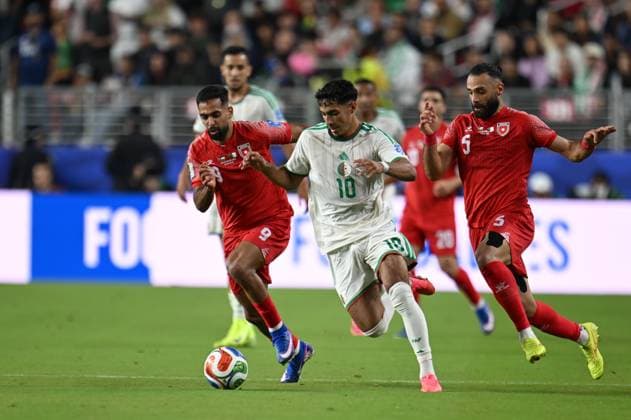 Jordan v Algeria - FIFA World Cup, WM, Weltmeisterschaft, Fussball 2026 - Group J SANTA CLARA, UNITED STATES - JUNE 22: Ali Olwan of Jordan in action against Fares Chaibi of Algeria during the 2026 FIFA World Cup First Stage Group J match between Jordan and Algeria at Levi s Stadium (San Francisco Bay Area Stadium) in Santa Clara, California, United States on June 22, 2026. Tayfun Coskun Anadolu California United States. Editorial use only. Please get in touch for any other usage.  Copyright: x2026xAnadoluxTayfunxCoskunx